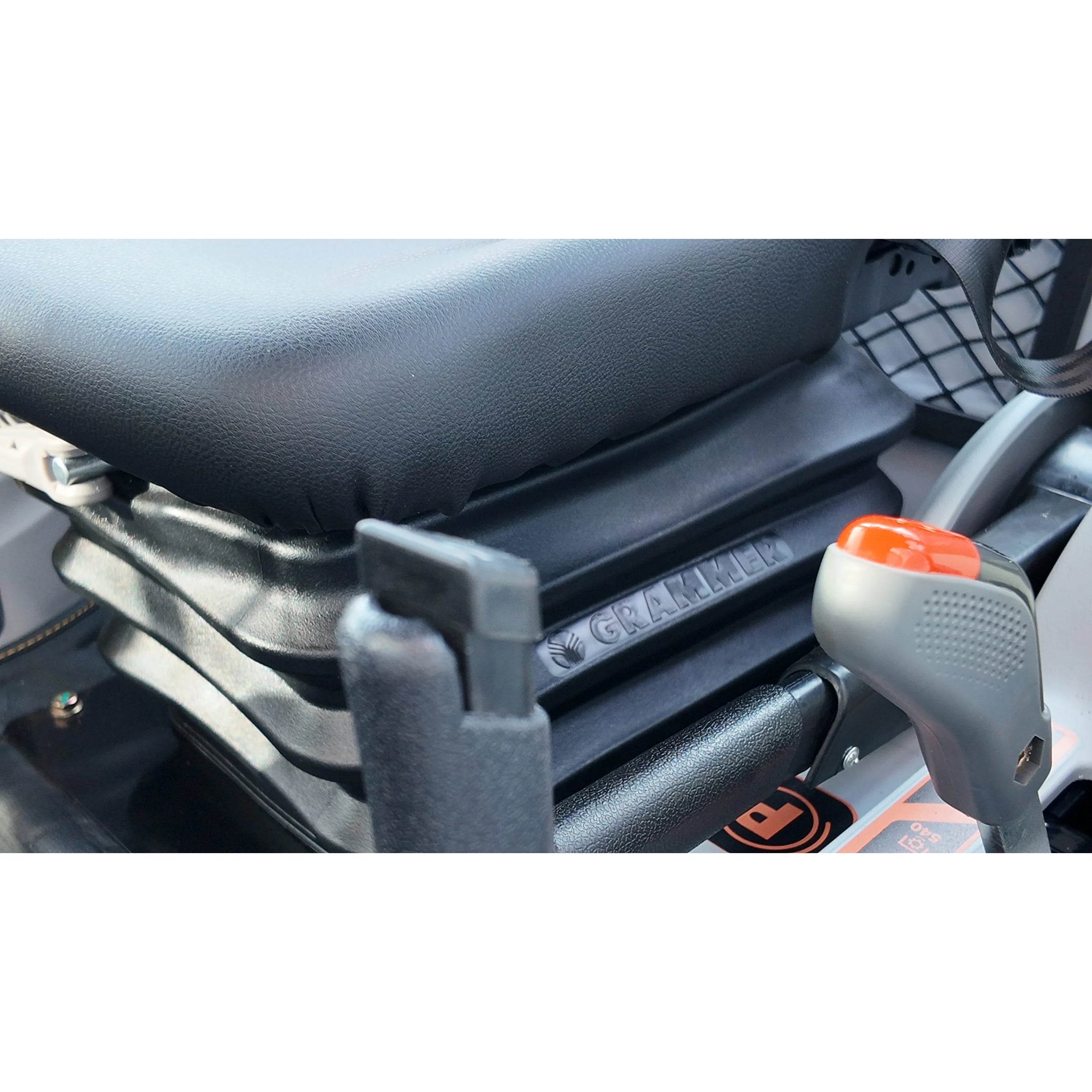 Kleintraktor "HANWO 704-B" - 76 PS Diesel, Allrad, Kabine mit Klimaanlage