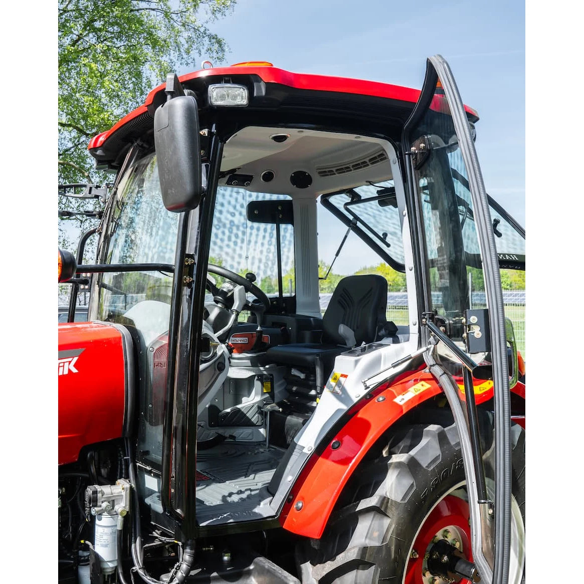 Kleintraktor "HANWO 704-B" - 76 PS Diesel, Allrad, Kabine mit Klimaanlage