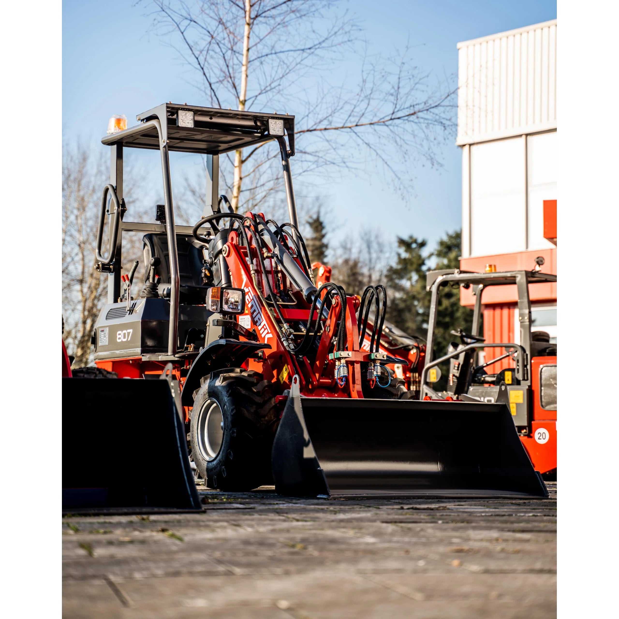 Radlader 807 Classic Hoflader, 600 kg Hubkraft, Euro-Aufnahme, Diesel