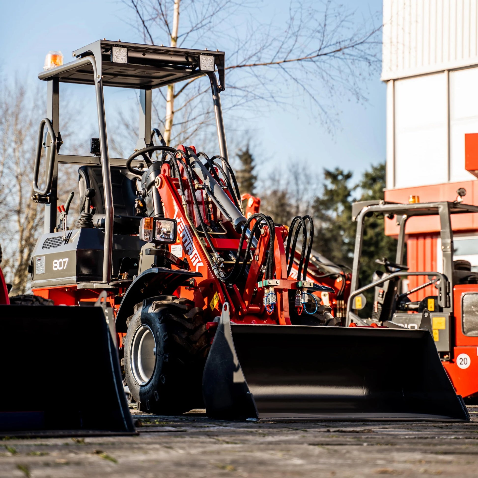 Radlader 807 Plus Hoflader, 700 kg Hubkraft, Euro-Aufnahme, Diesel