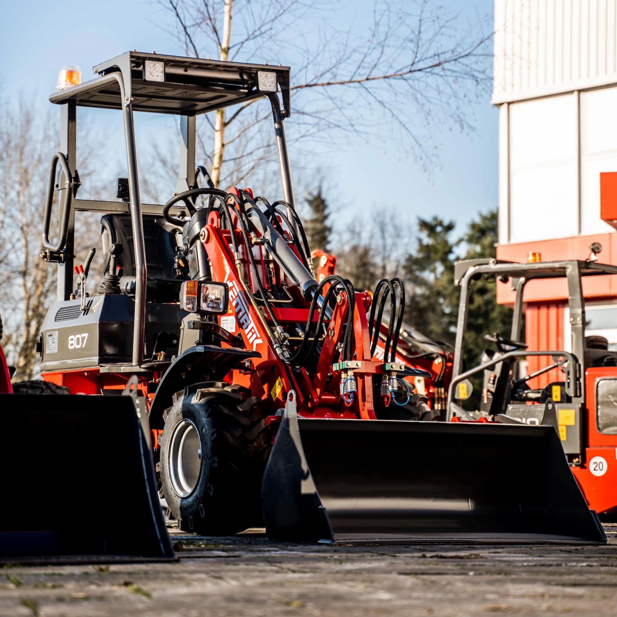 Radlader 807 Plus Hoflader, 700 kg Hubkraft, Euro-Aufnahme, Diesel
