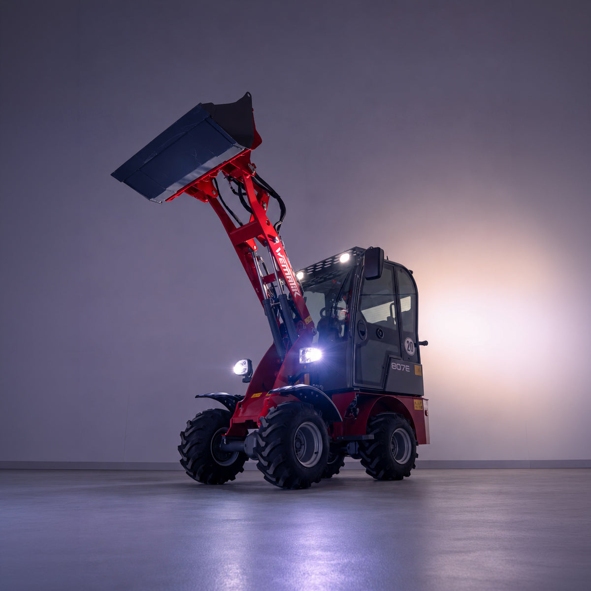 Elektroradlader 807E - geschlossene Kabine, 800 kg Hubkraft, Euro-Aufnahme
