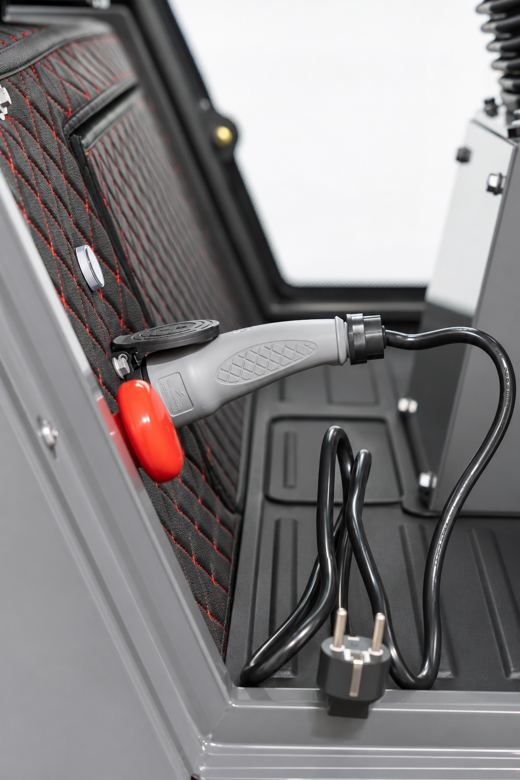Elektroradlader 807E - geschlossene Kabine, 800 kg Hubkraft, Euro-Aufnahme