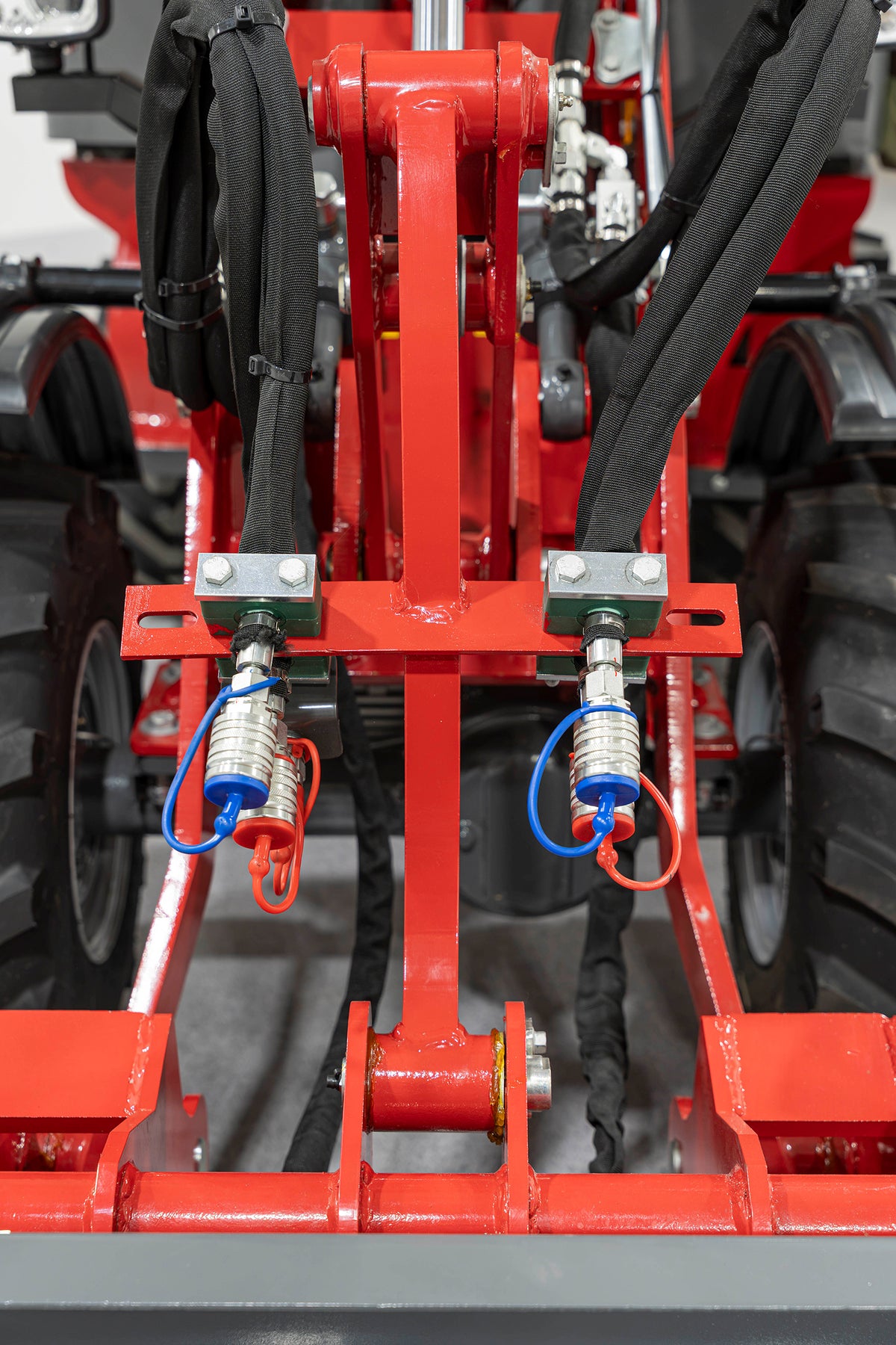 Elektroradlader 807E - geschlossene Kabine, 800 kg Hubkraft, Euro-Aufnahme