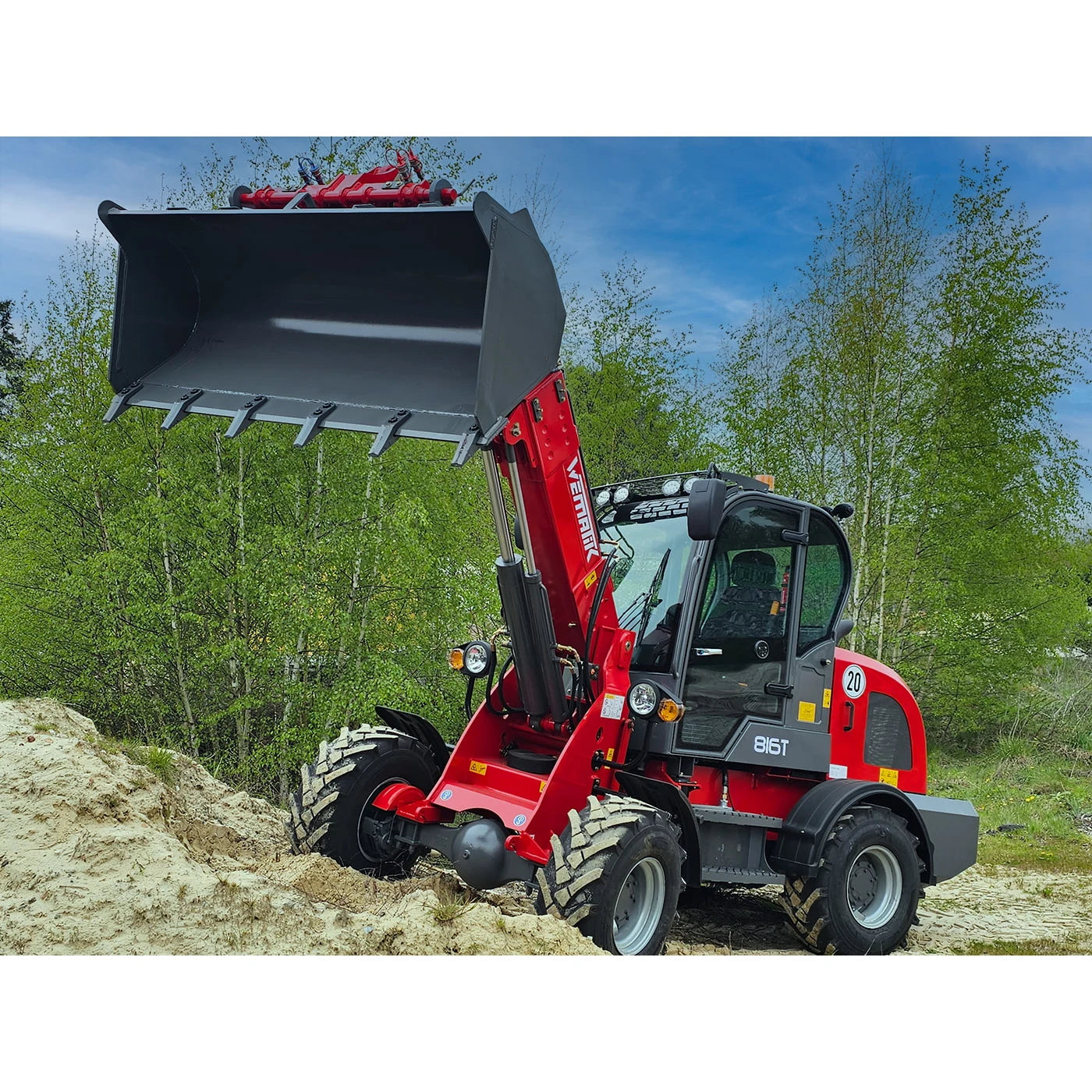 Teleskopradlader "816T Plus" Hoflader, 1600 kg Hubkraft, 65 PS Motorleistung