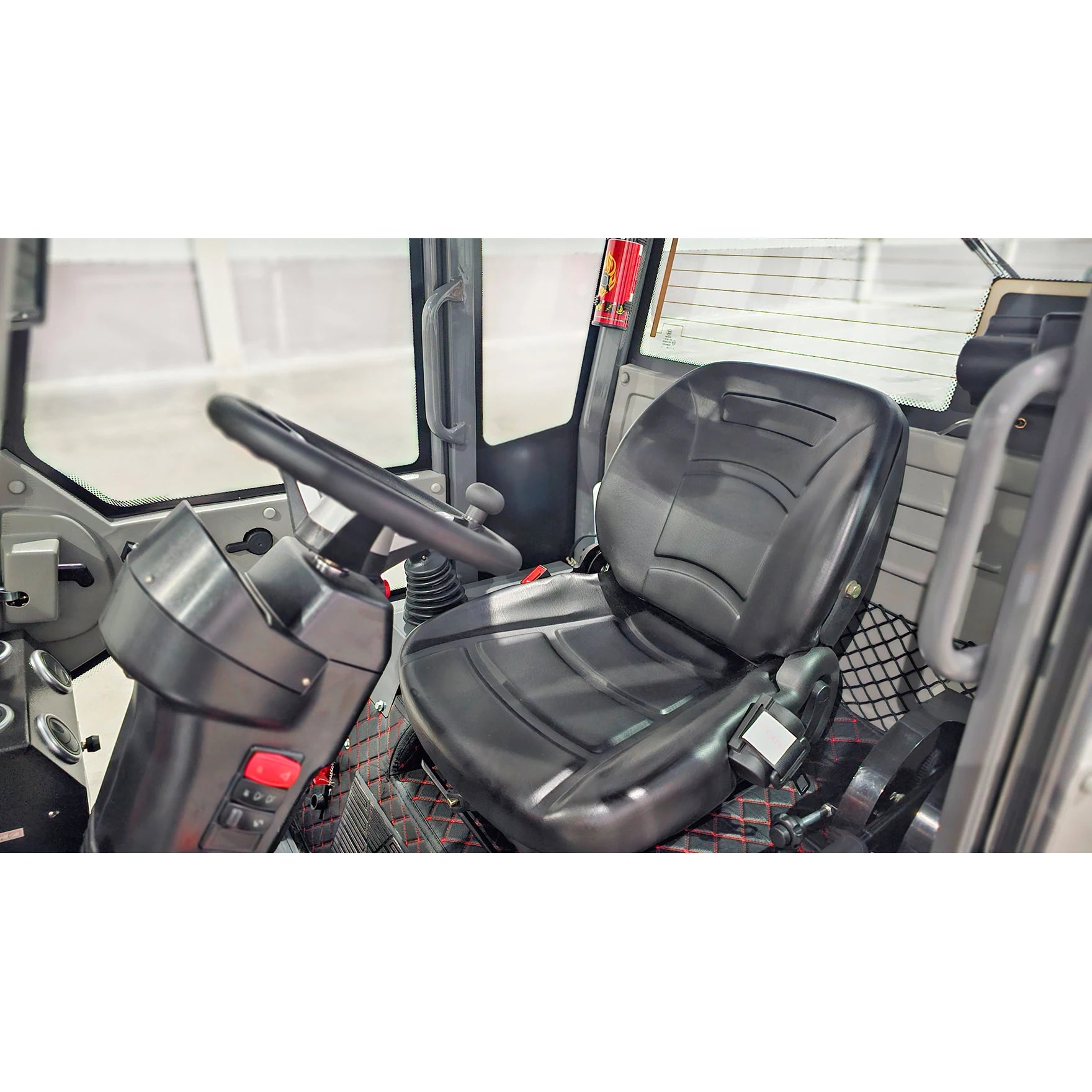 Radlader "810S Plus", Hoflader mit Vollkabine und 900 kg Hubkraft