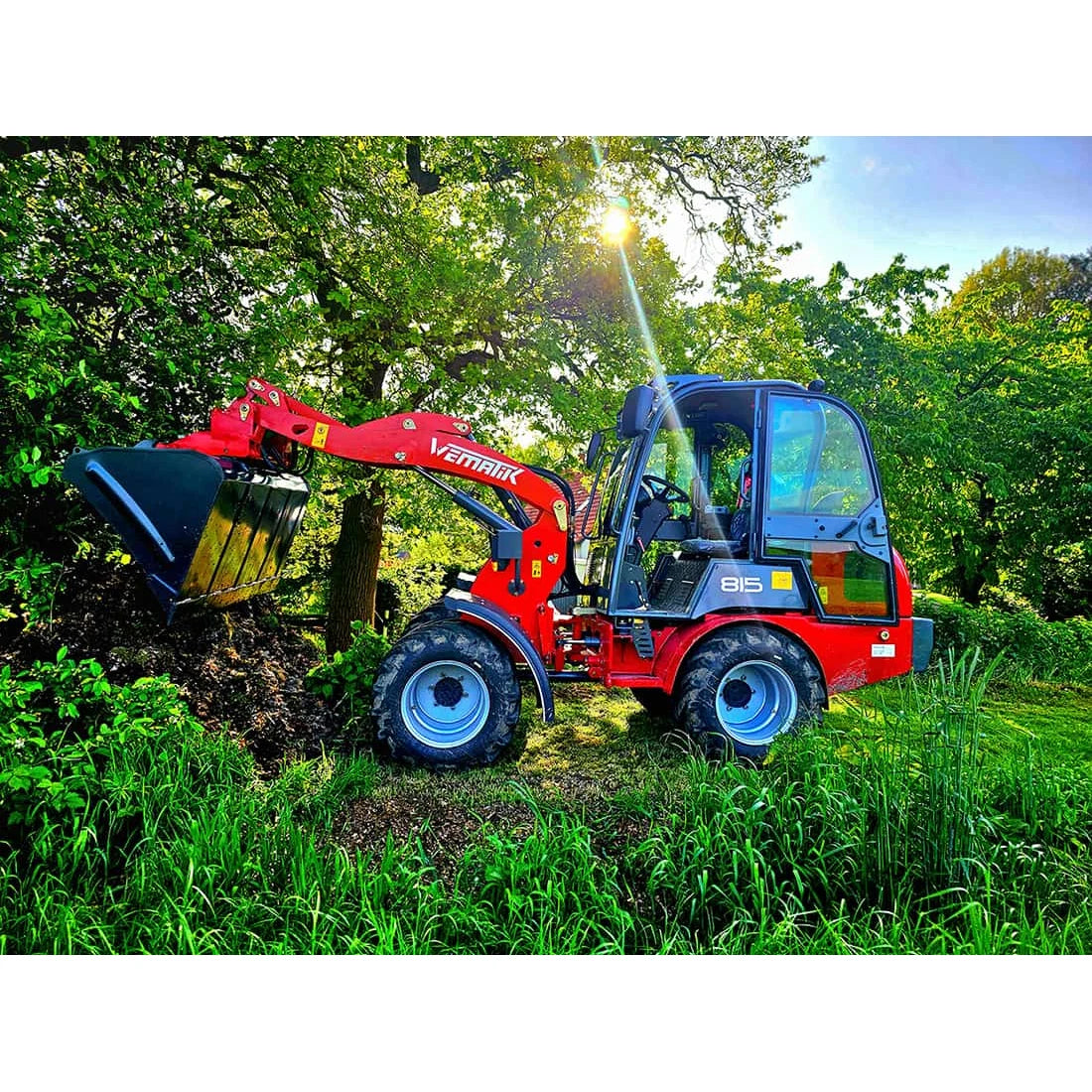 Radlader "815 Plus", Hoflader mit Vollkabine und 1500 kg Hubkraft