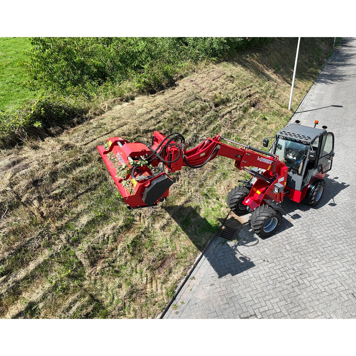 Teleskopradlader "813T Plus" Hoflader, 1400 kg Hubkraft, 4126 mm Hubhöhe