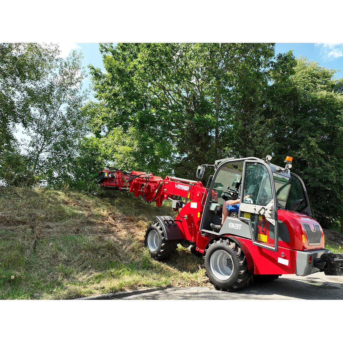 Teleskopradlader "813T Plus" Hoflader, 1400 kg Hubkraft, 4126 mm Hubhöhe