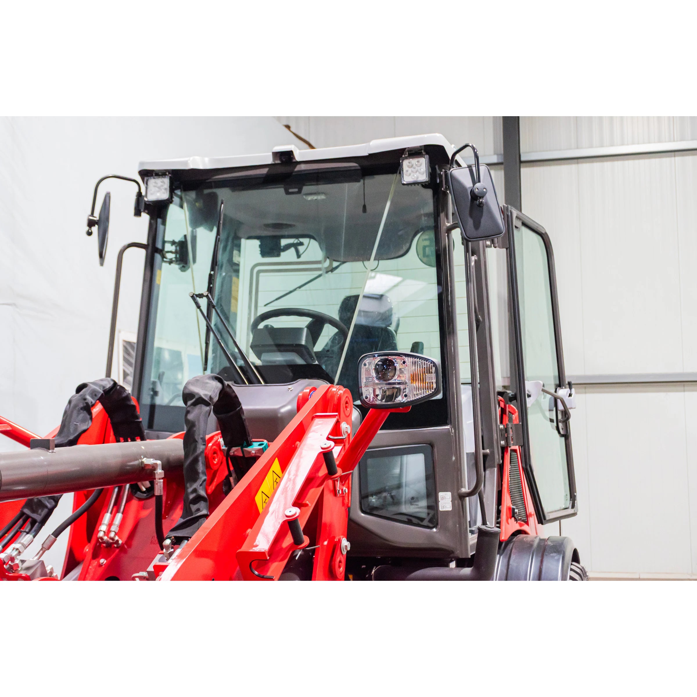 Radlader "1036", Hoflader mit Vollkabine, 35 km/h und 2000 kg Hubkraft