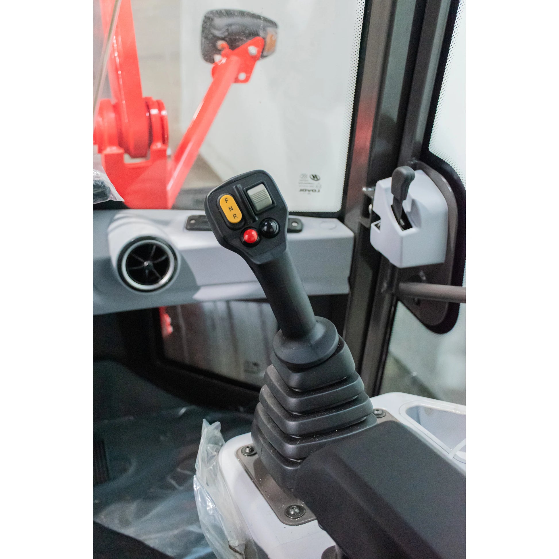 Radlader "1036", Hoflader mit Vollkabine, 35 km/h und 2000 kg Hubkraft