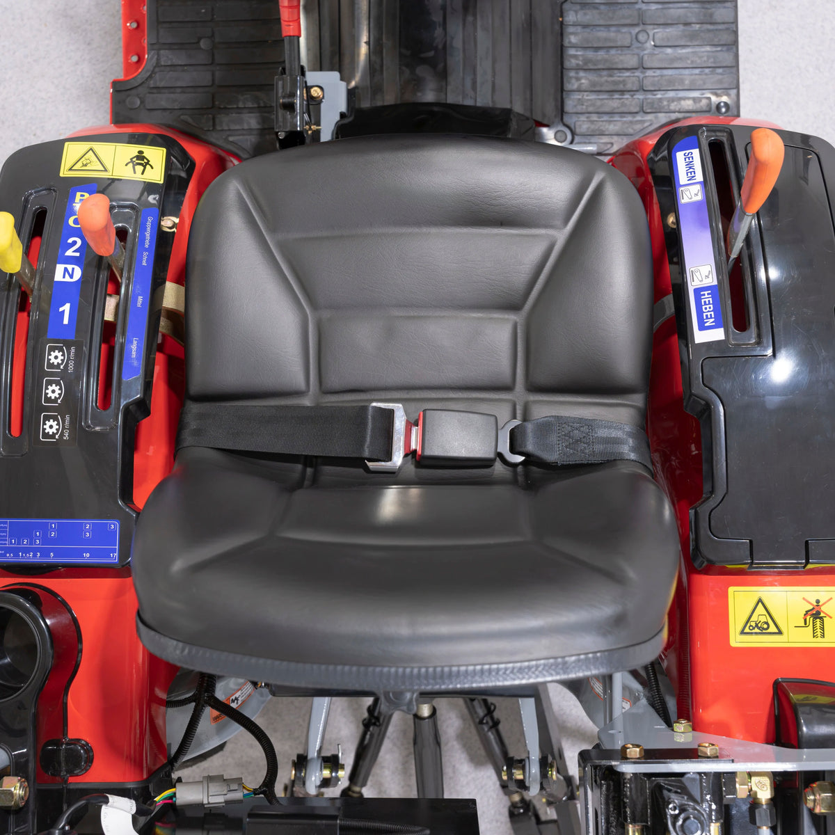 Gartentraktor "254 Mini" - Allradantrieb, 25 PS Motorleistung, 4-Zylinder-Diesel